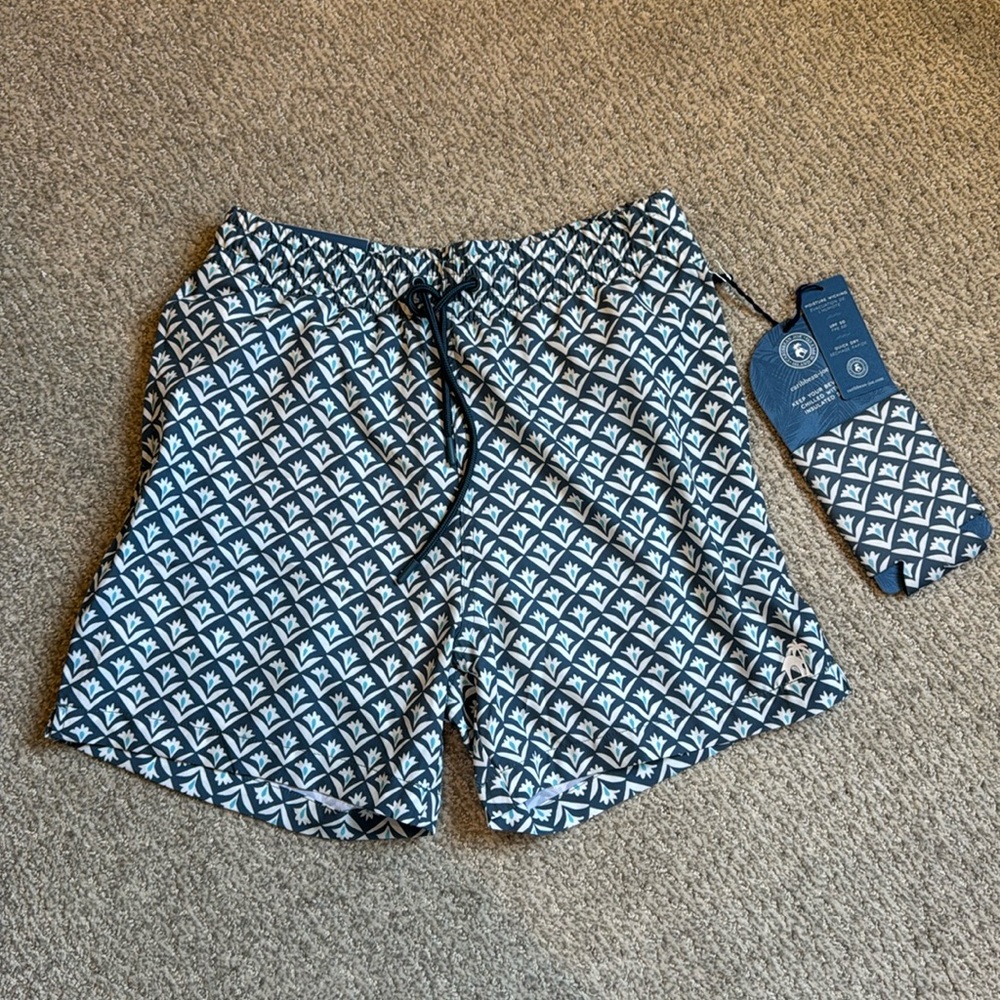 NWOT Caribbean Joe Men’s Swim Trunks size M